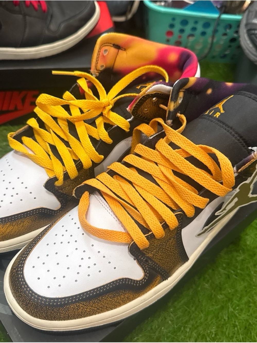 Jordan 1 mid